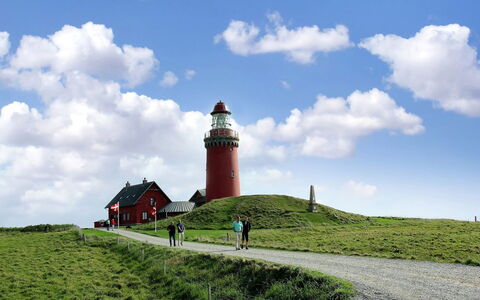Ena - 75M from the Sea: Hout, Dak, Architectuur, Huis, Huis, Verblijf, Siding, Hardwood, Helling, Landgoed