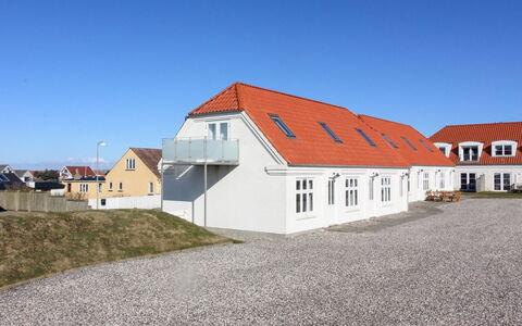Ena - 75M from the Sea: Hout, Dak, Architectuur, Huis, Huis, Verblijf, Siding, Hardwood, Helling, Landgoed