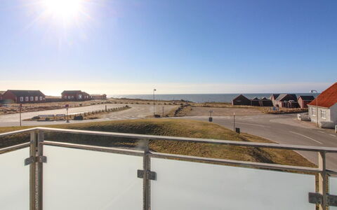Ena - 75M from the Sea: Hout, Dak, Architectuur, Huis, Huis, Verblijf, Siding, Hardwood, Helling, Landgoed