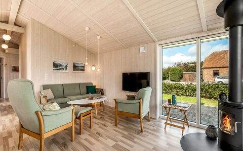 Tanna - 330M to the Fjord: Hout, Huis, Verdieping, Hardwood, Plafond, Beits, Houten Vloer, Ontwerp, Plank, Woonkamer