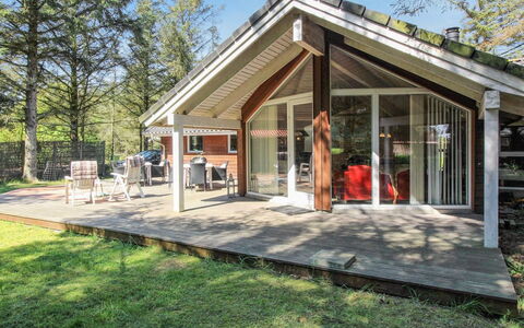 Elfrun - 250M from the Sea: Huis, Dak, Huis, Verblijf, Schuur, Garden Gebouwen, Siding, Werf, Blokhut, Hut