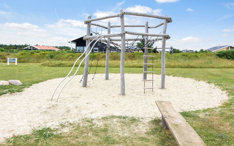 Elfrun - 250M from the Sea: Huis, Dak, Huis, Verblijf, Schuur, Garden Gebouwen, Siding, Werf, Blokhut, Hut