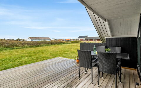 Olesia - 250M from the Sea: Dak, Land Lot, Verblijf, Huis, Landelijk Gebied, Schuur, Siding, Garden Gebouwen, Blokhut, Hut