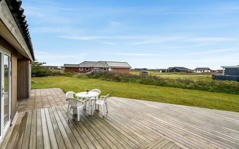 Olesia - 250M from the Sea: Dak, Land Lot, Verblijf, Huis, Landelijk Gebied, Schuur, Siding, Garden Gebouwen, Blokhut, Hut