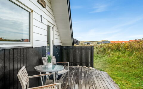 Olesia - 250M from the Sea: Dak, Land Lot, Verblijf, Huis, Landelijk Gebied, Schuur, Siding, Garden Gebouwen, Blokhut, Hut