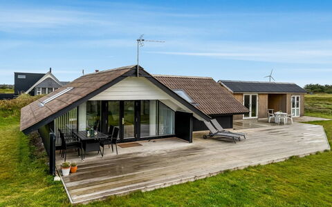 Olesia - 250M from the Sea: Dak, Land Lot, Verblijf, Huis, Landelijk Gebied, Schuur, Siding, Garden Gebouwen, Blokhut, Hut