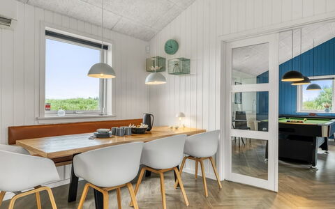 Markku - 400M from the Sea: Interieur Ontwerp, Meubilair, Flooring, Hout, Verdieping, Plafond, Lichte Inrichting, Keuken En Eettafel, Eetkamer, Houten Vloer