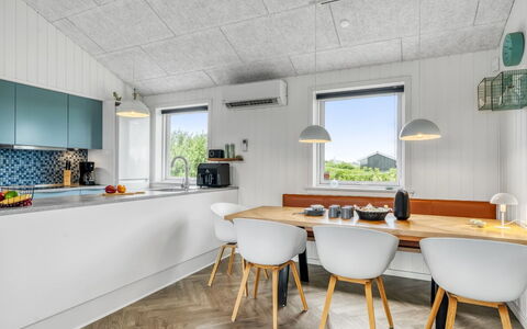 Markku - 400M from the Sea: Flooring, Hout, Plafond, Interieur Ontwerp, Keuken, Verdieping, Countertop, Lichte Inrichting, Meubilair, Verlichting