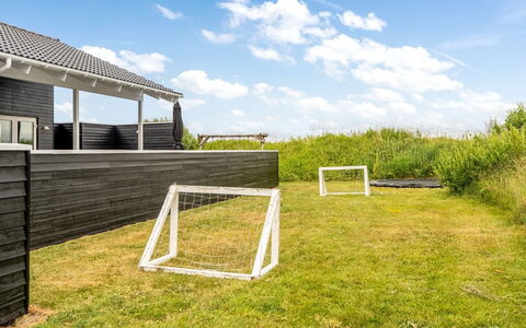 Markku - 400M from the Sea: Land Lot, Gazon, Tuin, Backyard, Kunstgras, Werf, Landscaping