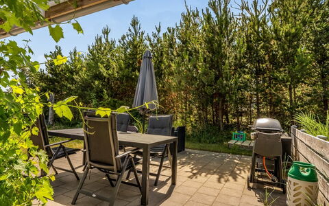 Resi - 400M from the Sea: Struik, Buitenmeubels, Land Lot, Meubilair, Schaduw, Buitentafel, Tuin, Stoel, Zonlicht, Landscaping