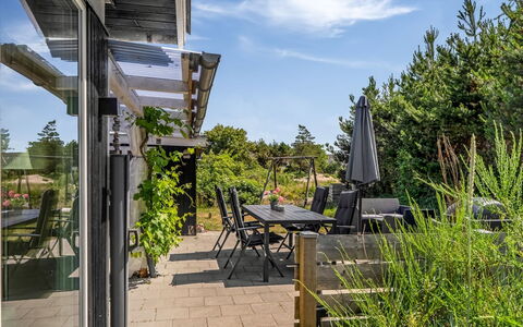 Resi - 400M from the Sea: Struik, Land Lot, Schaduw, Tuin, Stoel, Buitenmeubels, Dek, Eco Hotel, Hardwood