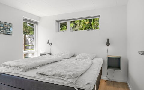 Resi - 400M from the Sea: Interieur Ontwerp, Flooring, Plafond, Verdieping, Meubilair, Kamer, Slaapkamer, Huis, Bed