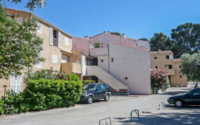 Saint Cyr sur Mer les Lecques 120: Auto, Lucht, Gebouw, Wiel, Eigendom, Fabriek, Venster, Voertuig, Boom