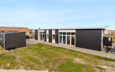 Pontus - 400M from the Sea: Gras, Huis, Dak, Huis, Verblijf, Struik, Land Lot, Landelijk Gebied, Boerderij, Groundcover
