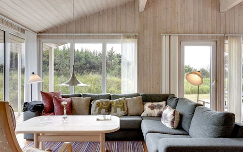 Annemia - 200M from the Sea: Hout, Meubilair, Interieur Ontwerp, Flooring, Verdieping, Huis, Woonkamer, Bankstel, Houten Vloer