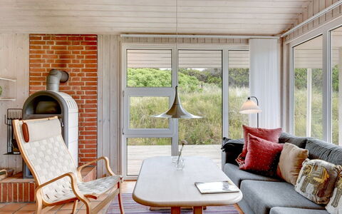 Annemia - 200M from the Sea: Meubilair, Interieur Ontwerp, Hout, Flooring, Verdieping, Verlichting, Stoel, Woonkamer, Huis, Plafond