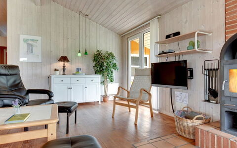 Annemia - 200M from the Sea: Meubilair, Hout, Interieur Ontwerp, Flooring, Plafond, Woonkamer, Verdieping, Bankstel, Kamer, Stoel