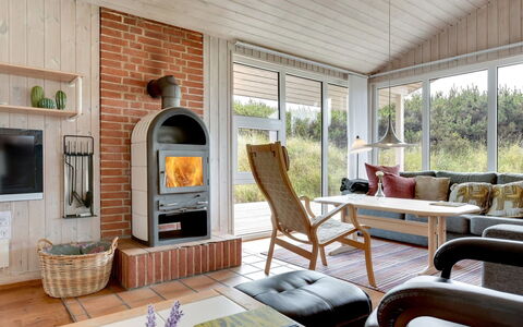 Annemia - 200M from the Sea: Meubilair, Hout, Interieur Ontwerp, Flooring, Woonkamer, Plafond, Verdieping, Stoel, Haard, Huis
