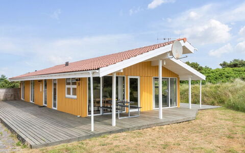 Annemia - 200M from the Sea: Dak, Huis, Verblijf, Schaduw, Veranda, Boerderij, Plank, Outdoor Structuur