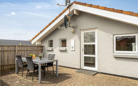 Luzy - 600M from the Sea: Blauw, Verblijf, Huis, Huis, Boerderij, Landgoed, Siding