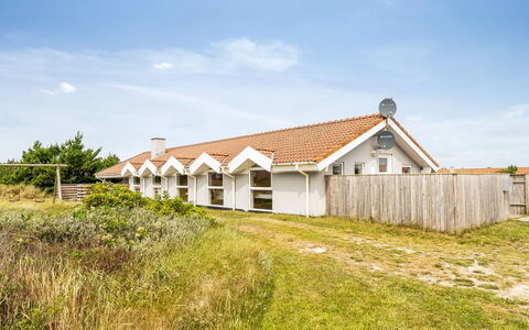 Luzy - 600M from the Sea: Blauw, Verblijf, Huis, Huis, Boerderij, Landgoed, Siding