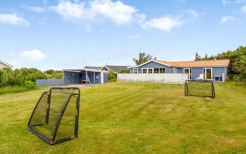 Kanerva - 350M from the Sea: Hout, Huis, Veranda, Dek, Hardwood, Dak, Beits, Houten Vloer, Eco Hotel