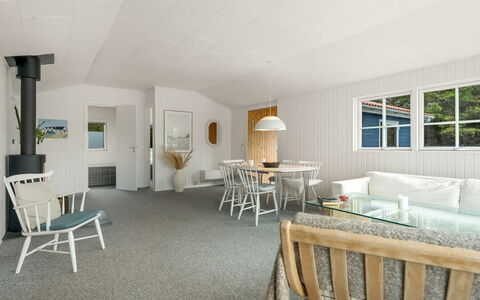 Kanerva - 350M from the Sea: Hout, Huis, Veranda, Dek, Hardwood, Dak, Beits, Houten Vloer, Eco Hotel