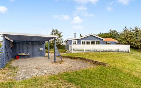 Kanerva - 350M from the Sea: Hout, Huis, Veranda, Dek, Hardwood, Dak, Beits, Houten Vloer, Eco Hotel