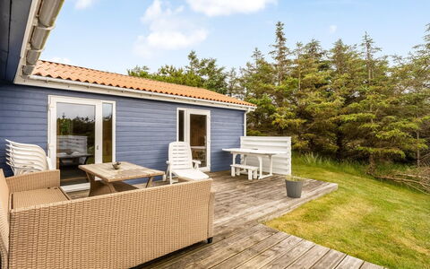 Kanerva - 350M from the Sea: Hout, Huis, Veranda, Dek, Hardwood, Dak, Beits, Houten Vloer, Eco Hotel