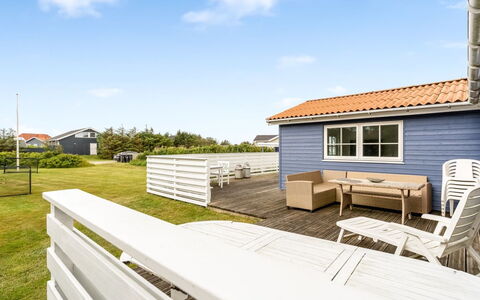 Kanerva - 350M from the Sea: Hout, Huis, Veranda, Dek, Hardwood, Dak, Beits, Houten Vloer, Eco Hotel