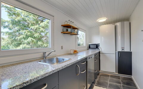 Kanerva - 350M from the Sea: Hout, Huis, Veranda, Dek, Hardwood, Dak, Beits, Houten Vloer, Eco Hotel