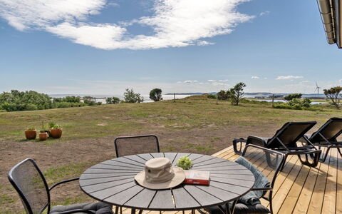 Rickmer - 200M from the Sea: Dak, Huis, Huis, Verblijf, Siding, Landgoed, Oprit, Garden Gebouwen, Werf, Schuur