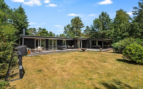 Fot - 7Km from the Sea: Gras, Huis, Struik, Land Lot, Woongebied, Landgoed, Groundcover, Verblijf, Tuin, Gazon