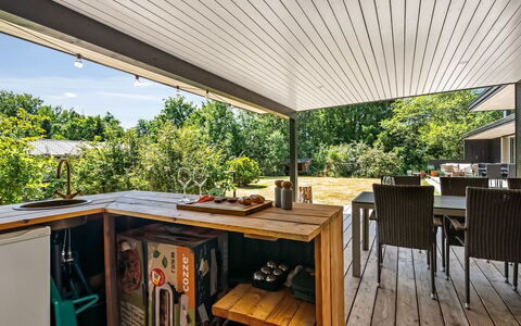 Fot - 7Km from the Sea: Meubilair, Hout, Interieur Ontwerp, Tafel, Plafond, Stoel, Flooring, Keuken En Eettafel, Countertop, Keuken