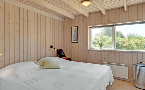 Felizia - 2.5Km from the Sea: Muur, Hout, Slaapkamer, Flooring, Interieur Ontwerp, Plafond, Verdieping, Bed, Houten Vloer, Laken