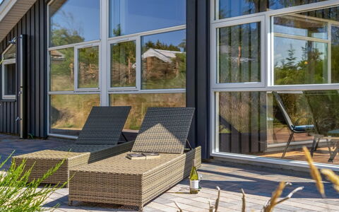 Felizia - 2.5Km from the Sea: Hout, Veranda, Schaduw, Stoel, Hardwood, Siding, Natuurlijk Materiaal, Buitenmeubels, Garden Gebouwen, Dek