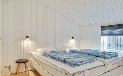 Wiebke - 200M from the Sea: Interieur Ontwerp, Plafond, Slaapkamer, Verdieping, Flooring, Bed, Bedding, Kamer, Laken, Linens