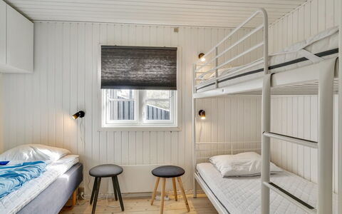 Wiebke - 200M from the Sea: Hout, Verdieping, Slaapkamer, Plafond, Bedding, Bed, Bed Frame, Plank, Beits, Hardwood