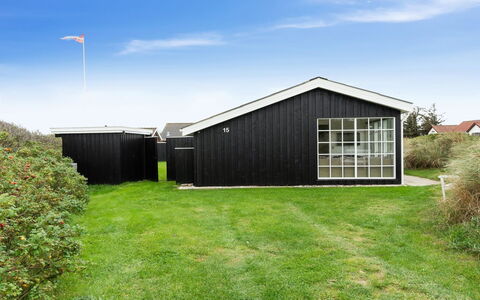 Wiebke - 200M from the Sea: Dak, Verblijf, Siding, Gazon, Garden Gebouwen, Landgoed, Werf, Ontwerp, Schuur, Schaduw