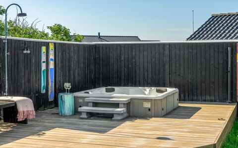 Wiebke - 200M from the Sea: Verblijf, Huis, Huis, Dak, Veranda, Landgoed, Siding, Garden Gebouwen, Boerderij, Werf