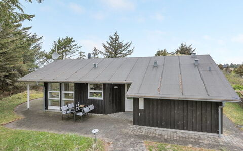Hilke - 850M from the Sea: Dak, Huis, Huis, Verblijf, Siding, Landgoed, Oprit, Garden Gebouwen, Werf, Schuur