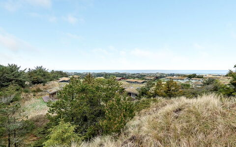 Hilke - 850M from the Sea: Dak, Huis, Huis, Verblijf, Siding, Landgoed, Oprit, Garden Gebouwen, Werf, Schuur