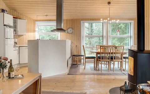 Hilke - 850M from the Sea: Dak, Huis, Huis, Verblijf, Siding, Landgoed, Oprit, Garden Gebouwen, Werf, Schuur