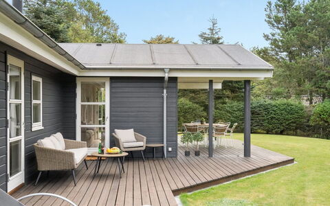 Onta - 900M from the Sea: Hout, Veranda, Dak, Siding, Huis, Huis, Deur, Verblijf, Buitenmeubels, Groundcover