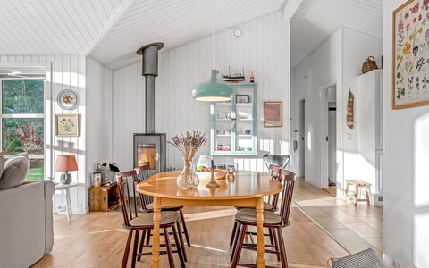 Onta - 900M from the Sea: Meubilair, Interieur Ontwerp, Flooring, Hout, Plafond, Verdieping, Stoel, Eetkamer, Lichte Inrichting, Tafel