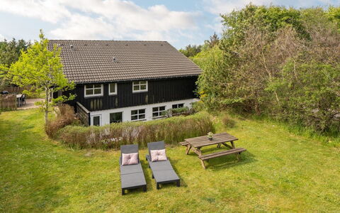 Pelle - 800M from the Sea: Zwembad, Buitenmeubels, Meubilair, Toevlucht, Flagstone, Eco Hotel, Schaduw, Stoel, Vrije Tijd, Landgoed