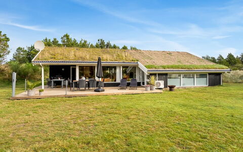 Helene - 1.5Km from the Sea: Dak, Huis, Huis, Verblijf, Siding, Landgoed, Oprit, Garden Gebouwen, Werf, Schuur