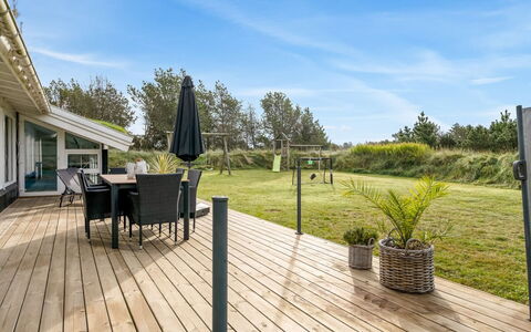 Helene - 1.5Km from the Sea: Dak, Huis, Huis, Verblijf, Siding, Landgoed, Oprit, Garden Gebouwen, Werf, Schuur