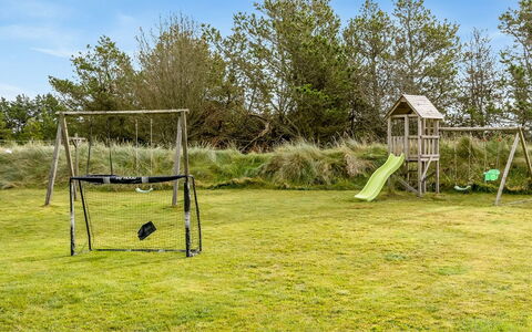 Helene - 1.5Km from the Sea: Dak, Huis, Huis, Verblijf, Siding, Landgoed, Oprit, Garden Gebouwen, Werf, Schuur
