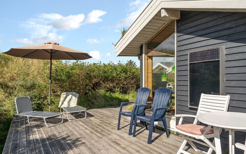 Madita - 310M from the Sea: Hout, Veranda, Huis, Siding, Buitenmeubels, Meubilair, Hardwood, Dek, Verblijf, Plank